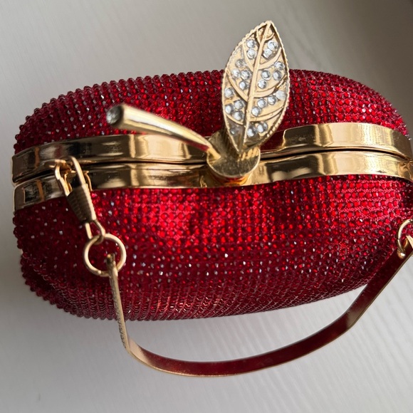 Apple Shaped Bag with Sparkles
Exclusive red apple-shaped bag, - Picture 5 of 7